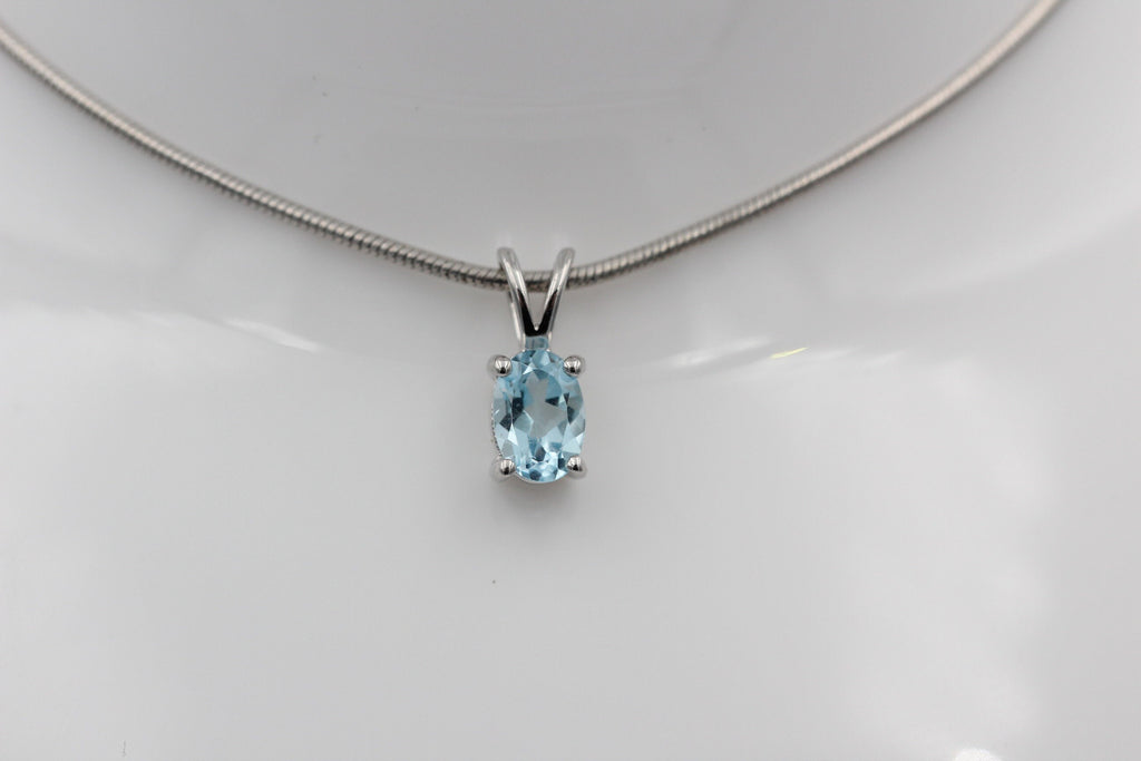 Edler 0,70 Carat Blautopas Anhanger 925 Silber Collier Kette sky blue Topas