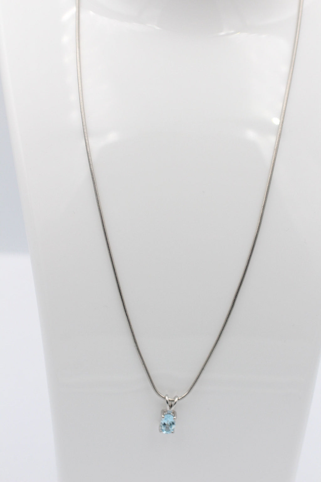 Edler 0,70 Carat Blautopas Anhanger 925 Silber Collier Kette sky blue Topas