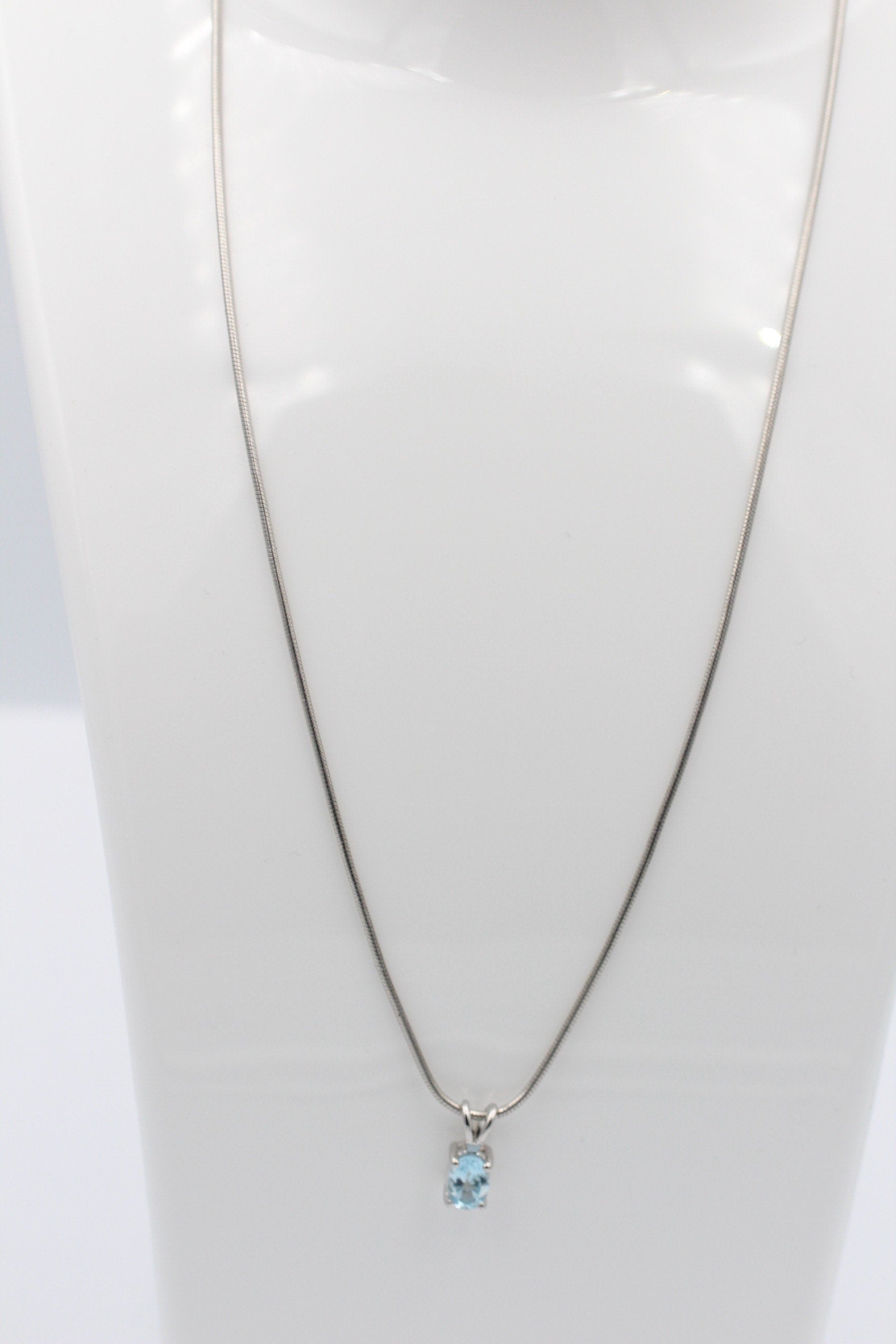 Edler 0,70 Carat Blautopas Anhanger 925 Silber Collier Kette sky blue Topas