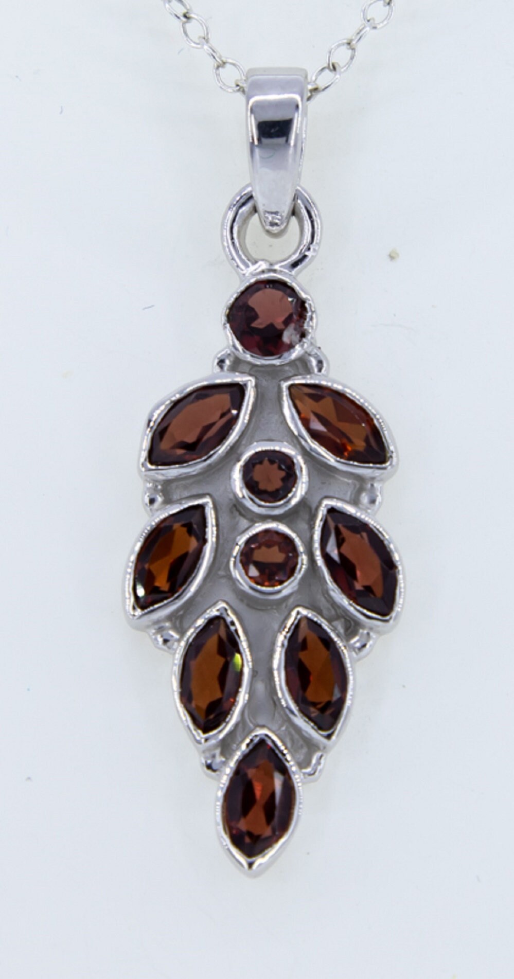 2,63 Carat Granat Designer Anhanger 925 Silber Collier Kette blutroter Granat