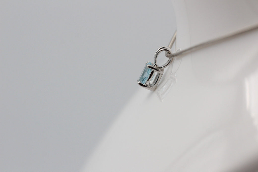 Edler 0,70 Carat Blautopas Anhanger 925 Silber Collier Kette sky blue Topas