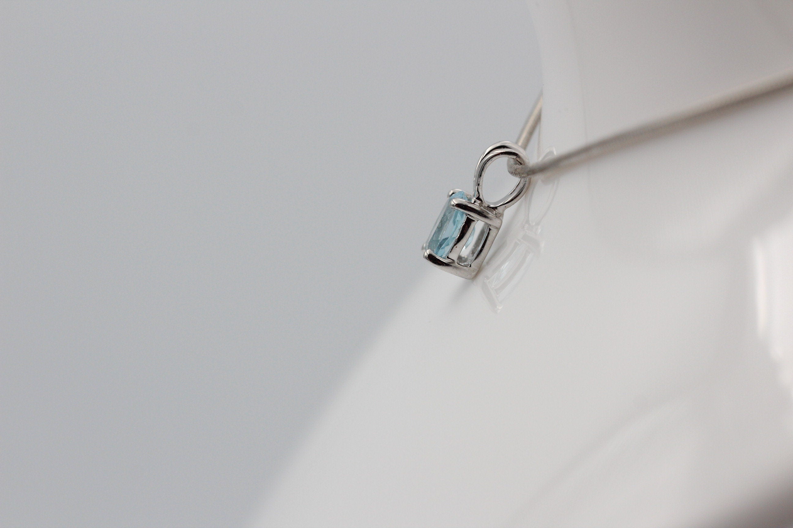 Edler 0,70 Carat Blautopas Anhanger 925 Silber Collier Kette sky blue Topas