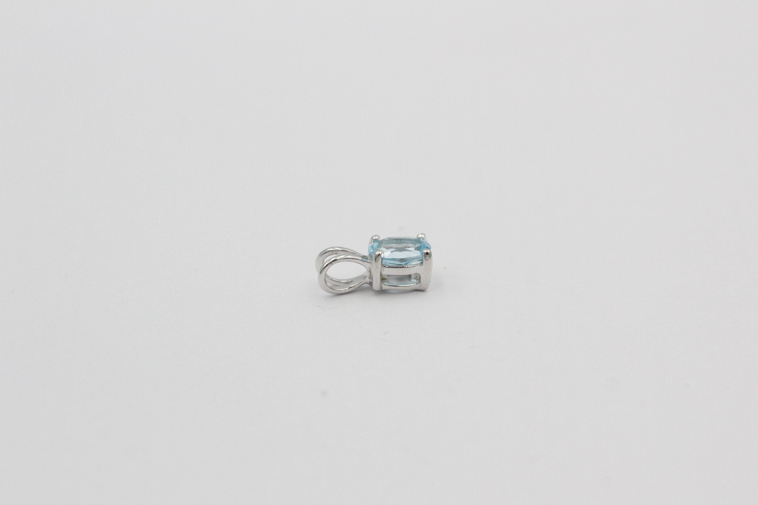 Edler 0,70 Carat Blautopas Anhanger 925 Silber Collier Kette sky blue Topas