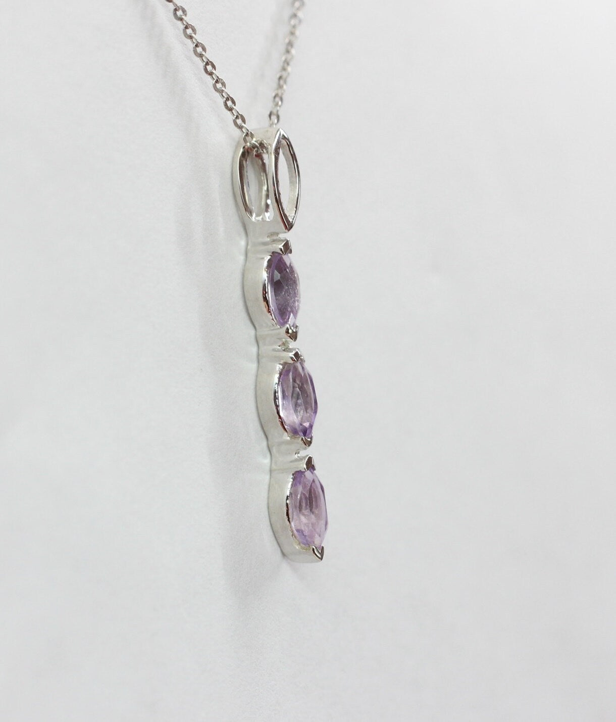 Edler 0,78 Carat Amethyst Anhanger 925 Silber Collier Kette Edelsteinanhanger