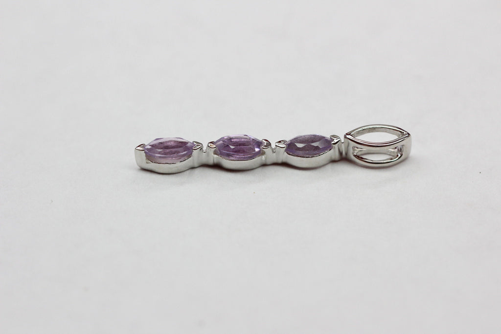 Edler 0,78 Carat Amethyst Anhanger 925 Silber Collier Kette Edelsteinanhanger