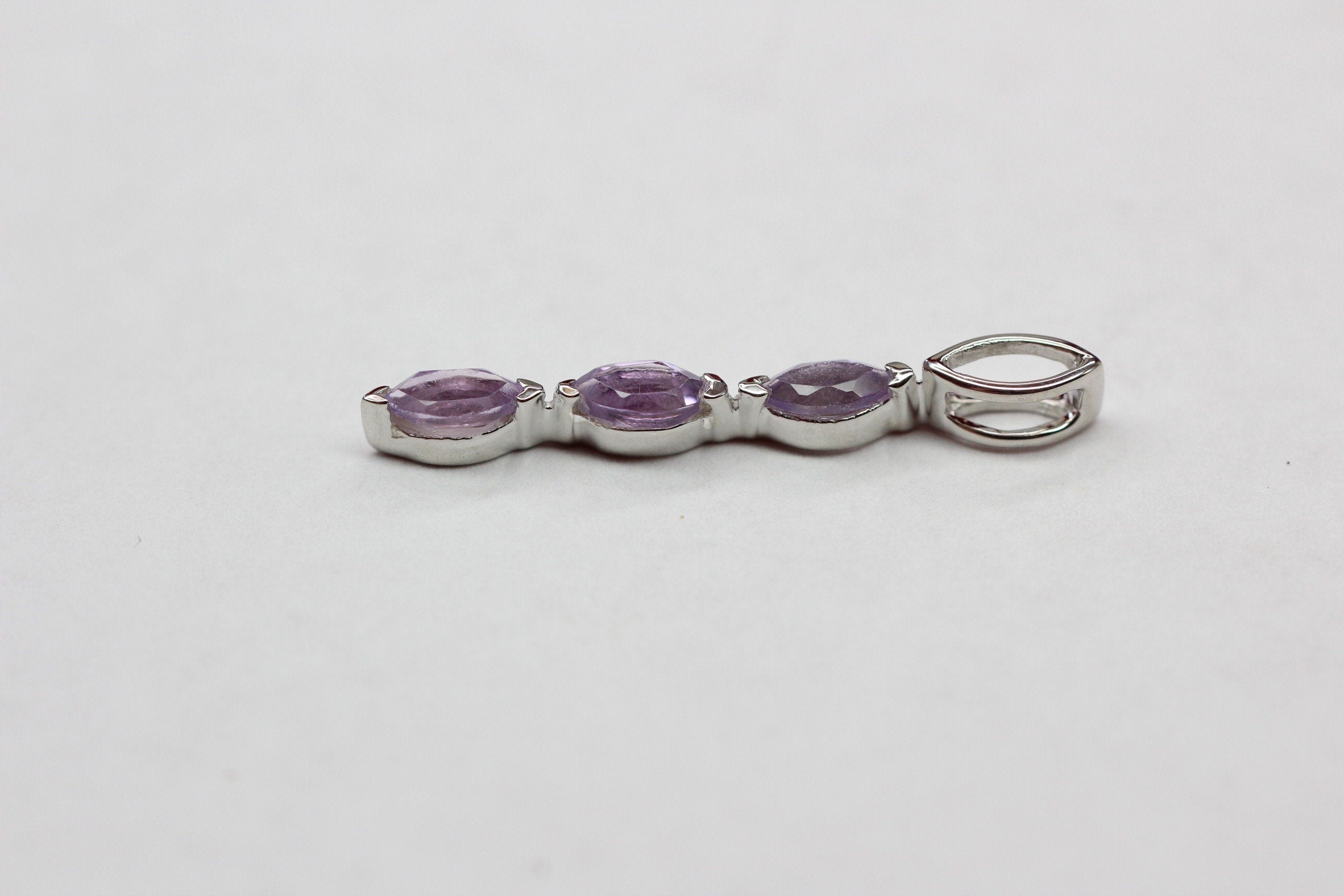 Edler 0,78 Carat Amethyst Anhanger 925 Silber Collier Kette Edelsteinanhanger