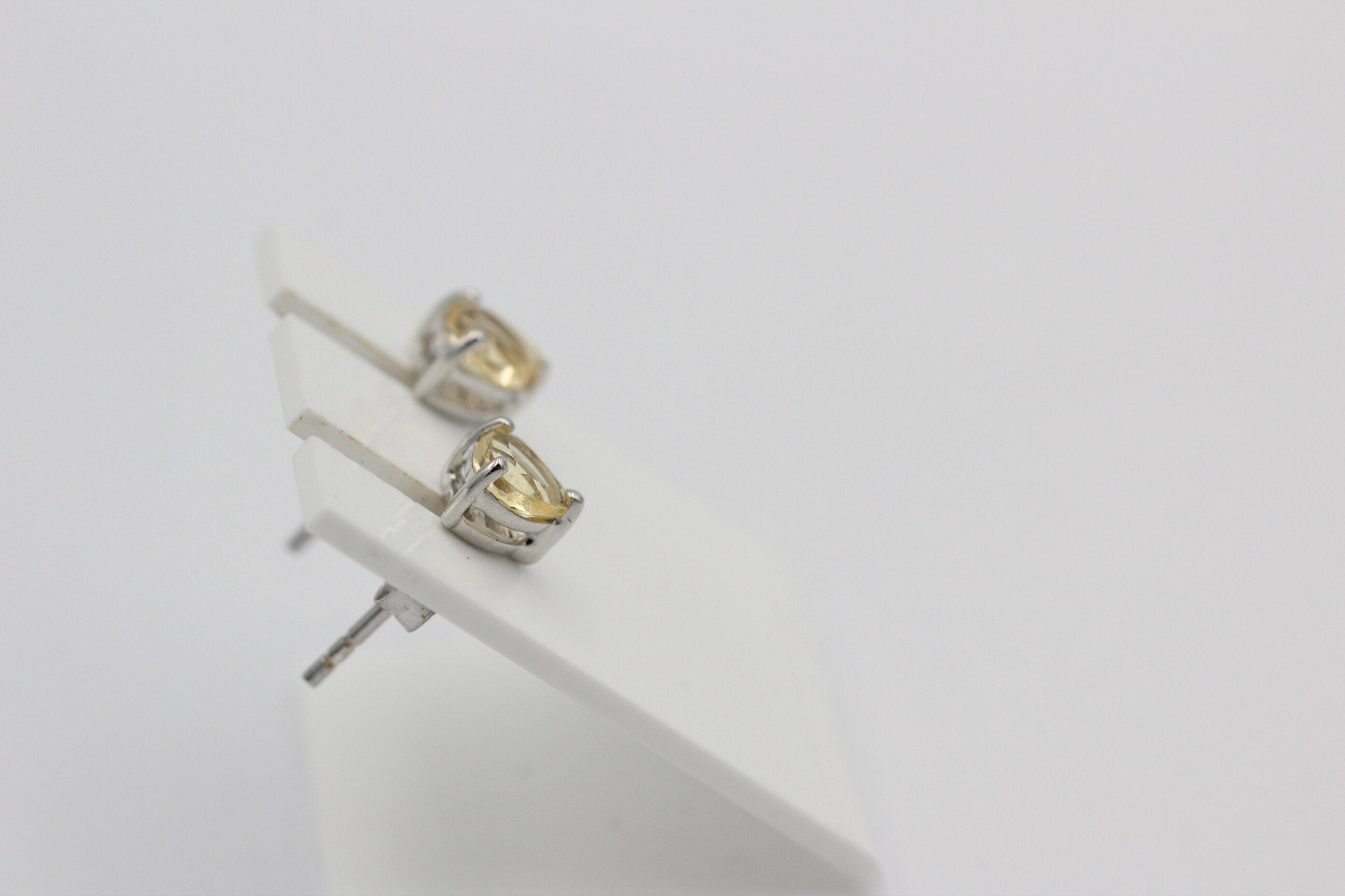 0,9 Carat Citrin Herz Ohrstecker 925 Silber Herzohrstecker gelber Edelstein