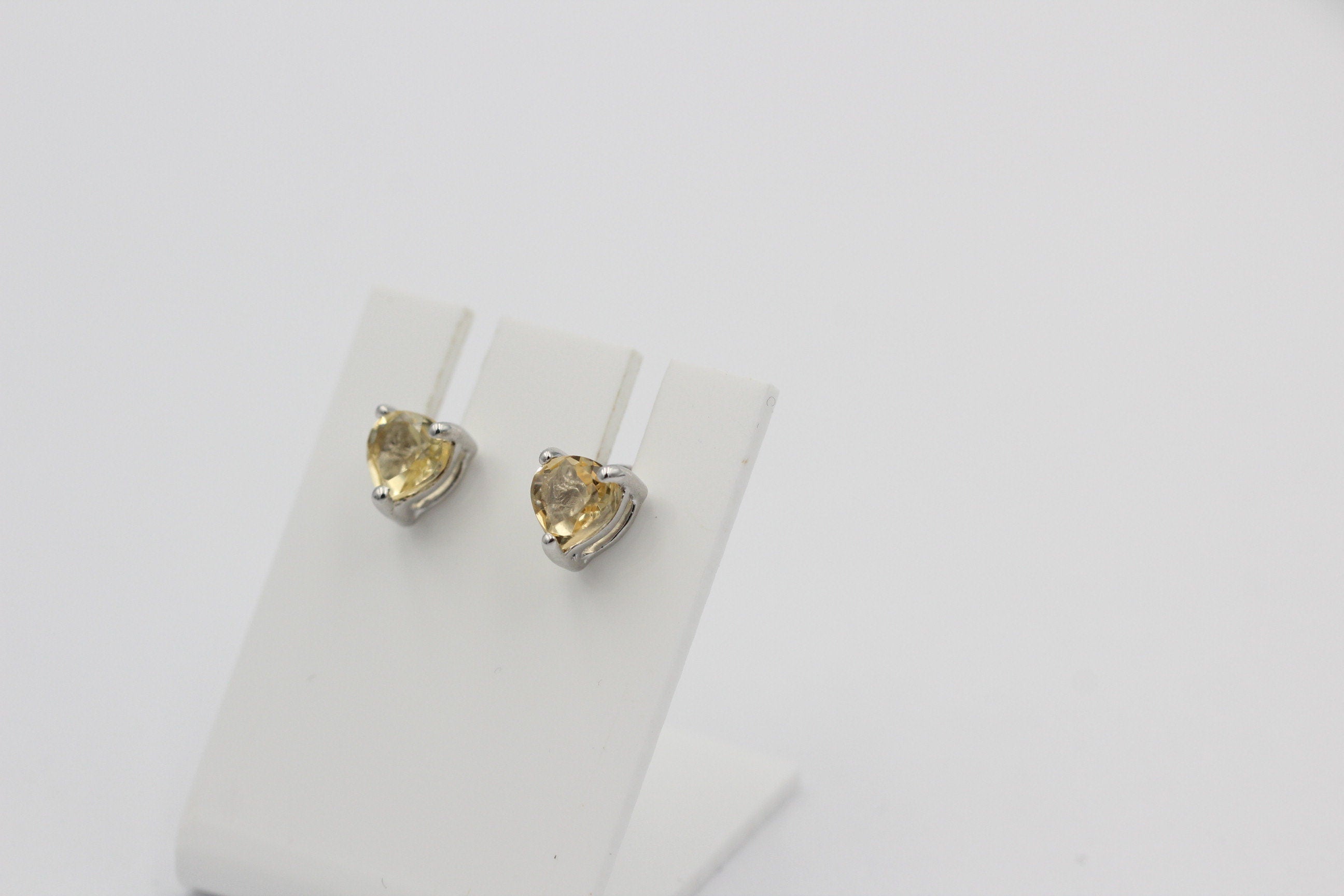 0,9 Carat Citrin Herz Ohrstecker 925 Silber Herzohrstecker gelber Edelstein