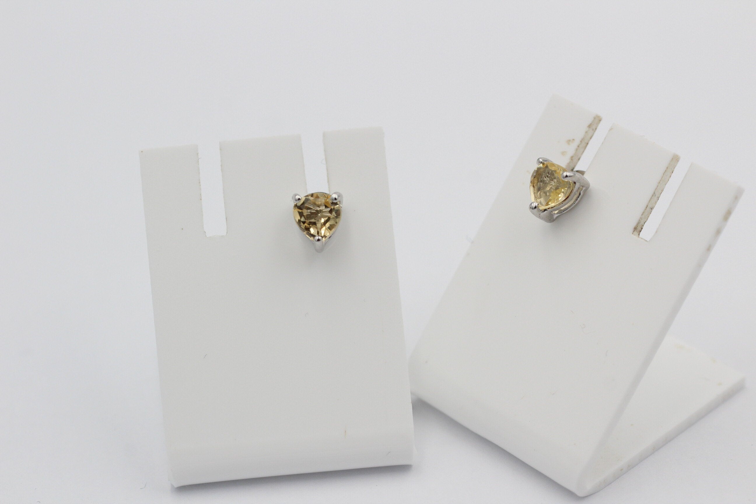 0,9 Carat Citrin Herz Ohrstecker 925 Silber Herzohrstecker gelber Edelstein