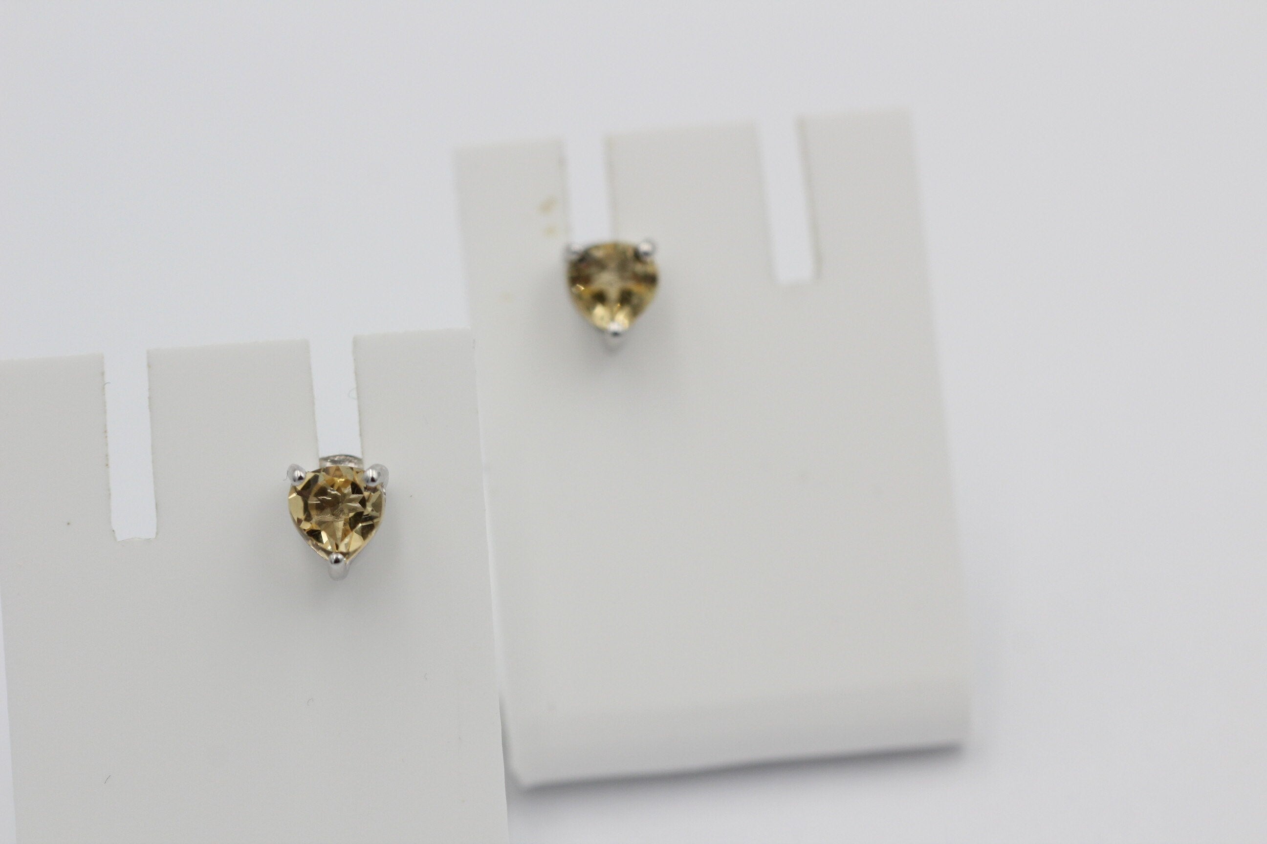 0,9 Carat Citrin Herz Ohrstecker 925 Silber Herzohrstecker gelber Edelstein