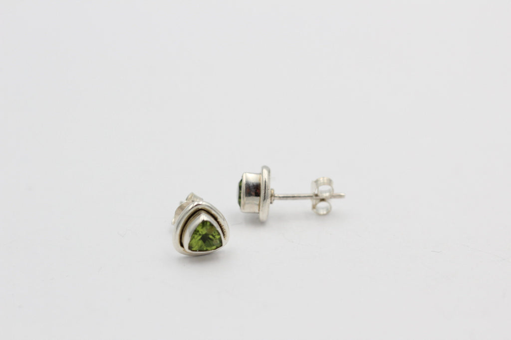 Edler 0,85 Carat Peridot Ohrstecker 925 Silber Olivin Ohrschmuck Edelstein