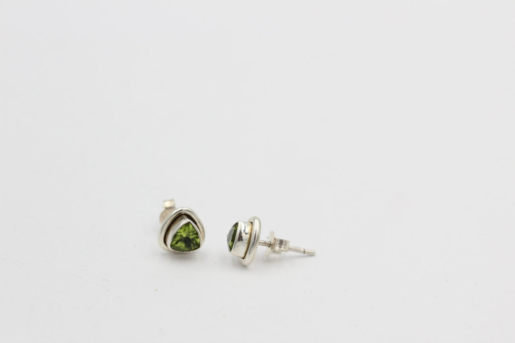 Edler 0,85 Carat Peridot Ohrstecker 925 Silber Olivin Ohrschmuck Edelstein