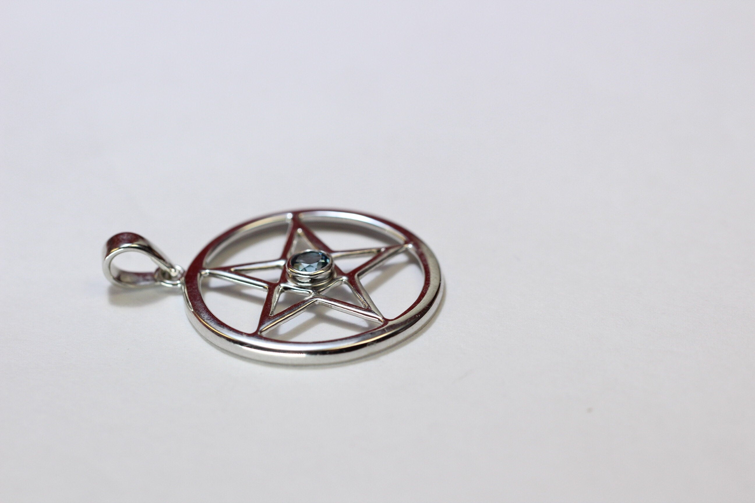 Edler 0,22 Carat Blautopas Stern Anhanger 925 Silber Collier sky blue Topas