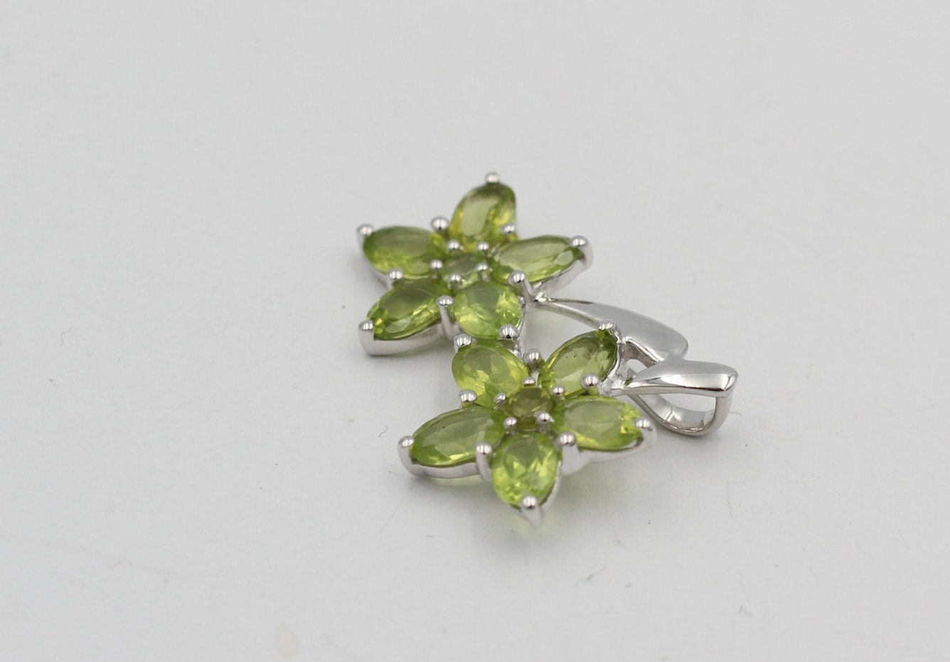 Edler 4,25 Carat Peridot Blüten Anhänger 925 Silber Collier Kette Olivin Top