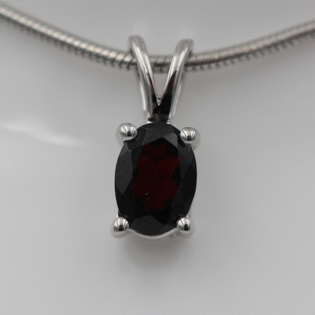Edler 0,70 Carat Granat  Anhanger 925 Silber Collier Kette roter Edelstein Top