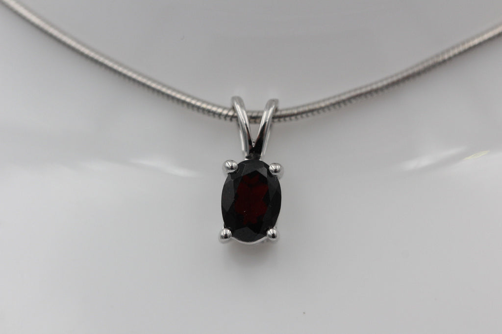 Edler 0,70 Carat Granat  Anhanger 925 Silber Collier Kette roter Edelstein Top