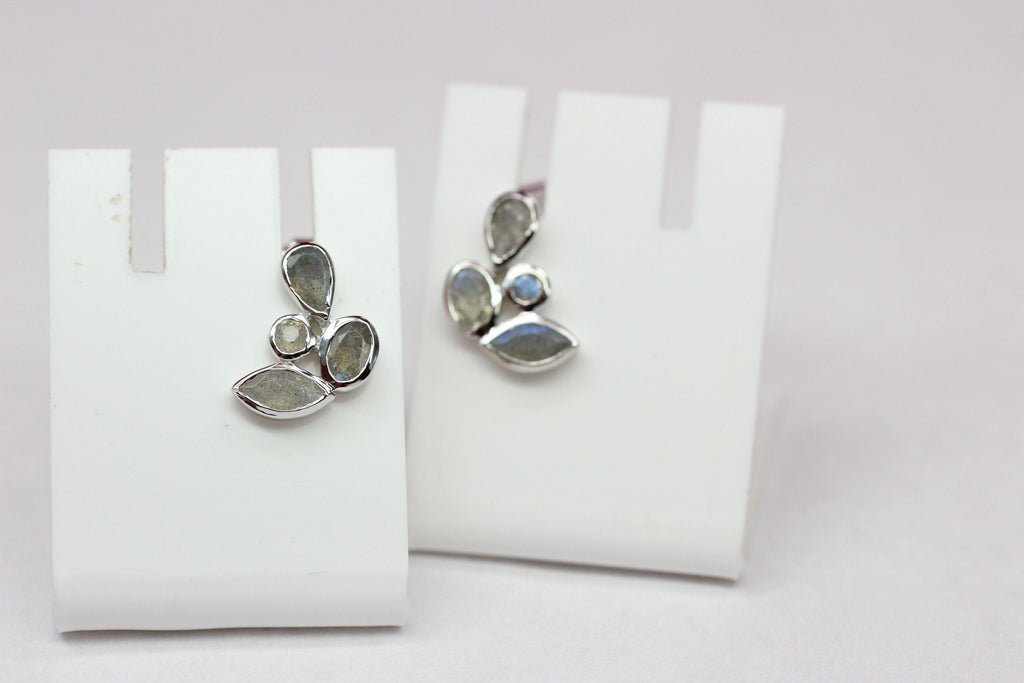 Edle 1,68 Carat Labradorit Ohrstecker 925 Silber irrisierender Edelstein Top