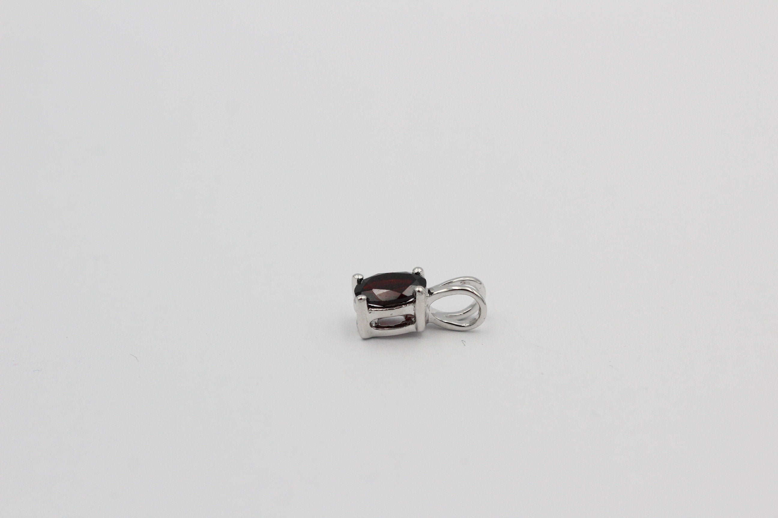 Edler 0,70 Carat Granat  Anhanger 925 Silber Collier Kette roter Edelstein Top