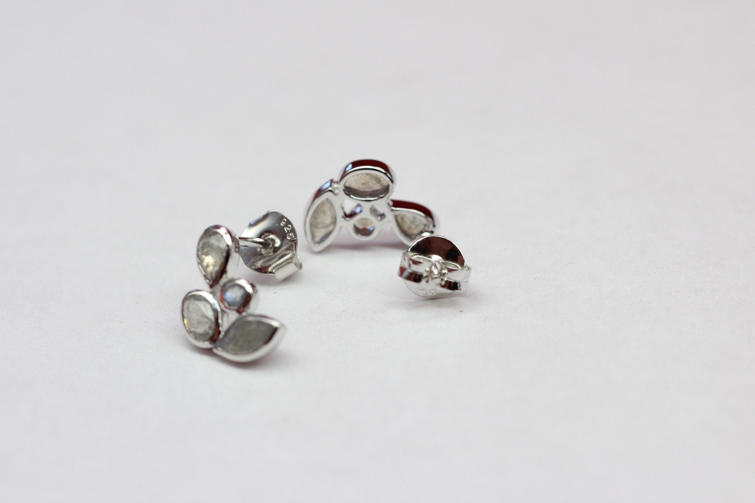 Edle 1,68 Carat Labradorit Ohrstecker 925 Silber irrisierender Edelstein Top