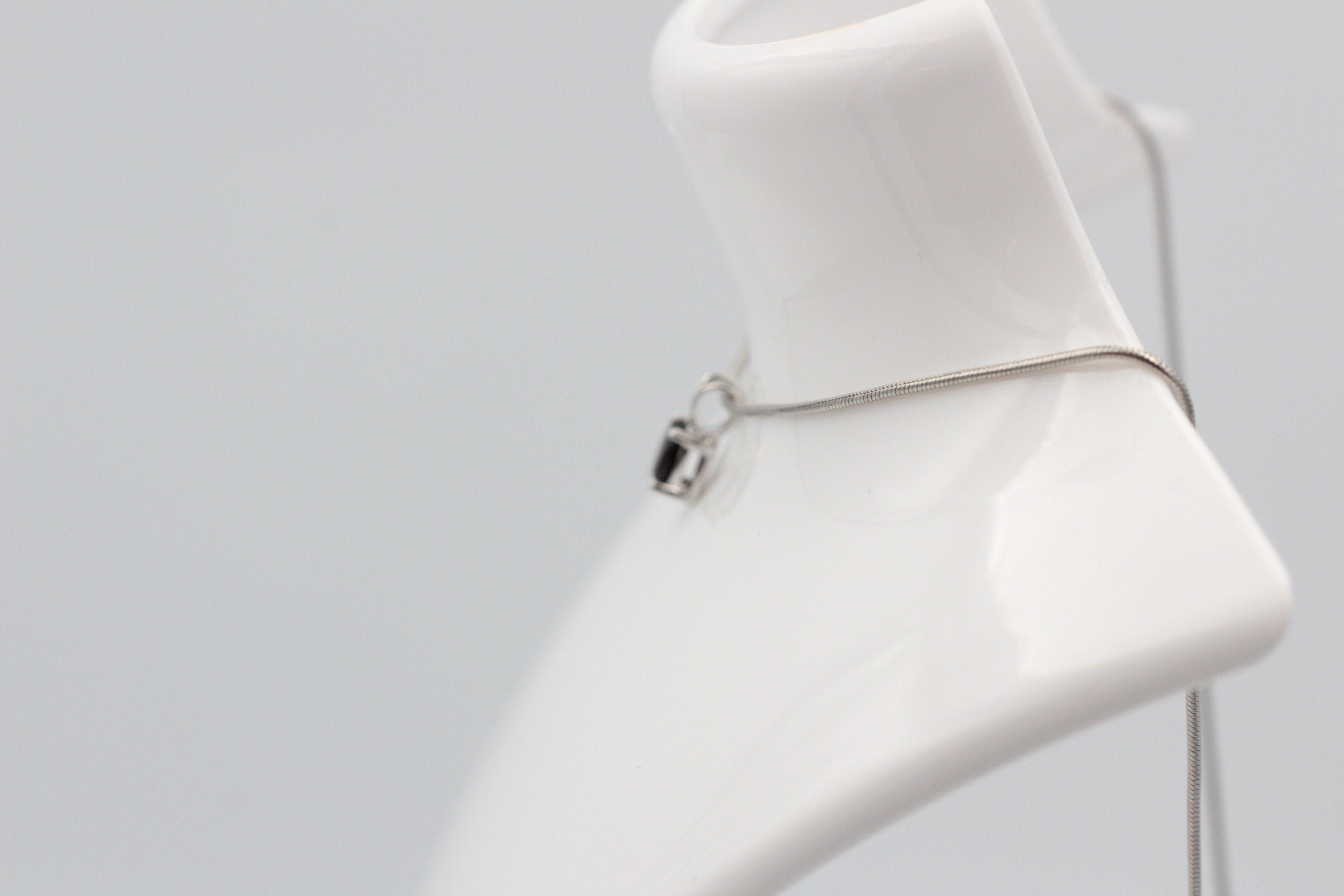 Edler 0,70 Carat Granat  Anhanger 925 Silber Collier Kette roter Edelstein Top