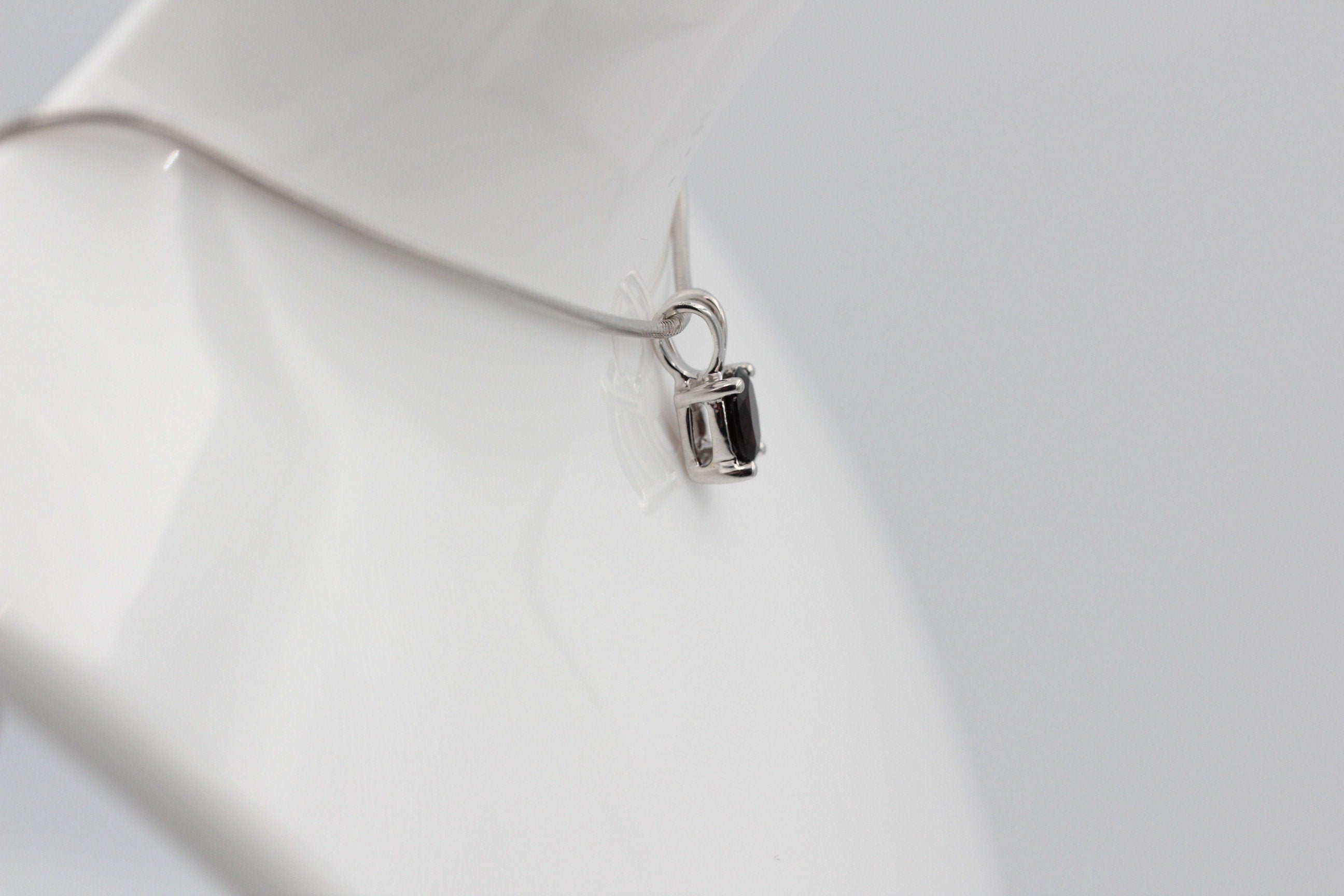 Edler 0,70 Carat Granat  Anhanger 925 Silber Collier Kette roter Edelstein Top