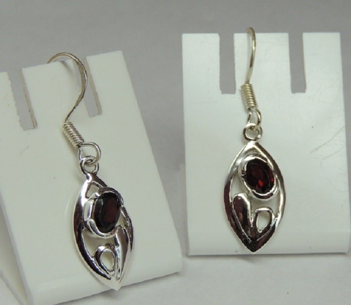 Edle 1,18 Carat romantische Granat Ohrhanger 925 Silber blutroter Edelstein Ohrschmuck