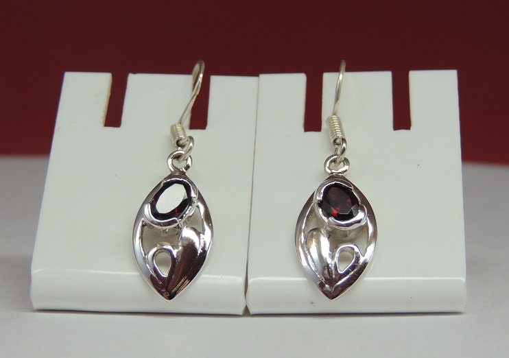 Edle 1,18 Carat romantische Granat Ohrhanger 925 Silber blutroter Edelstein Ohrschmuck