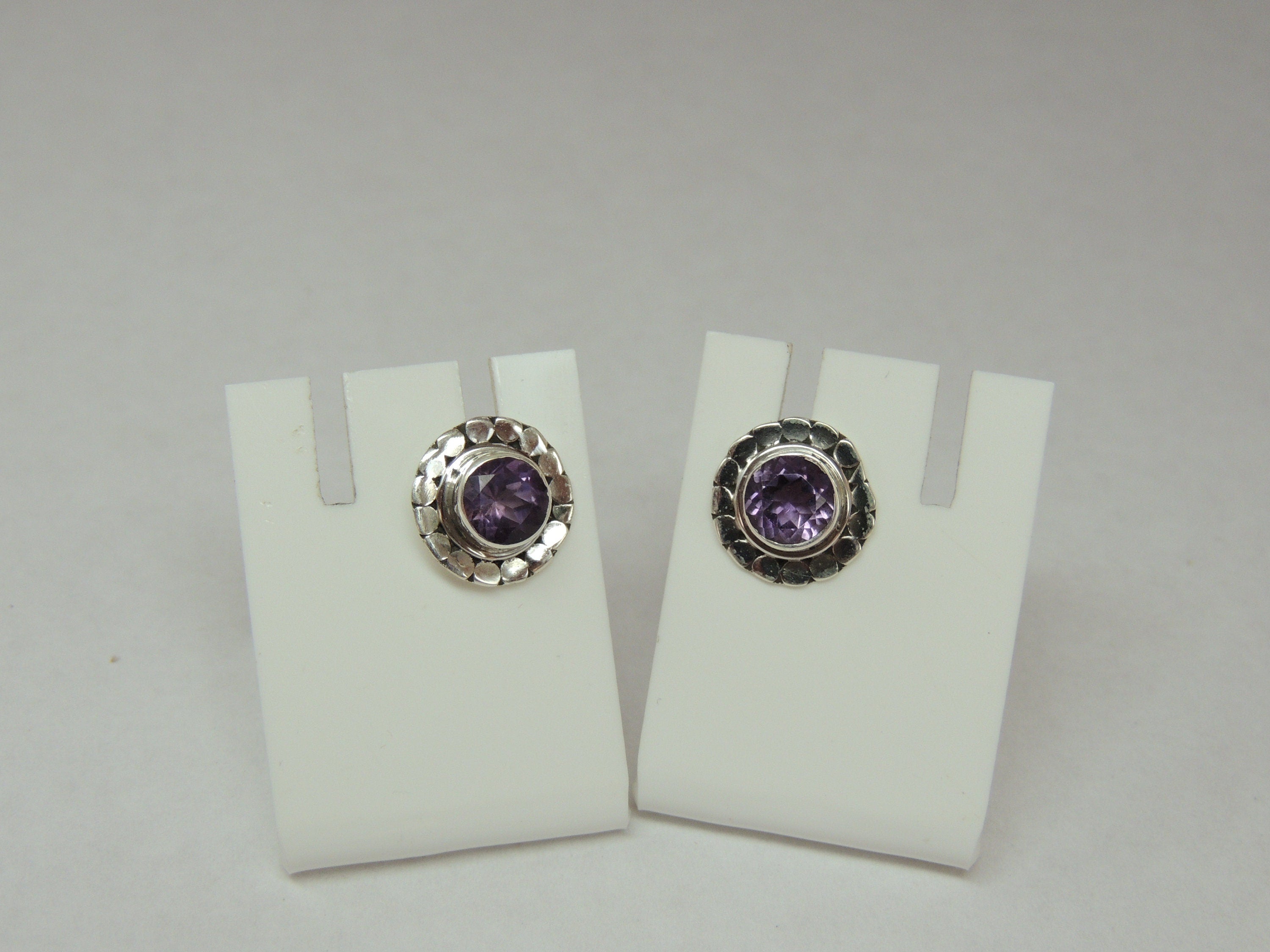 Edle 1,2 Carat leuchtende Amethyst Ohrstecker 925 Silber violetter Edelstien Top
