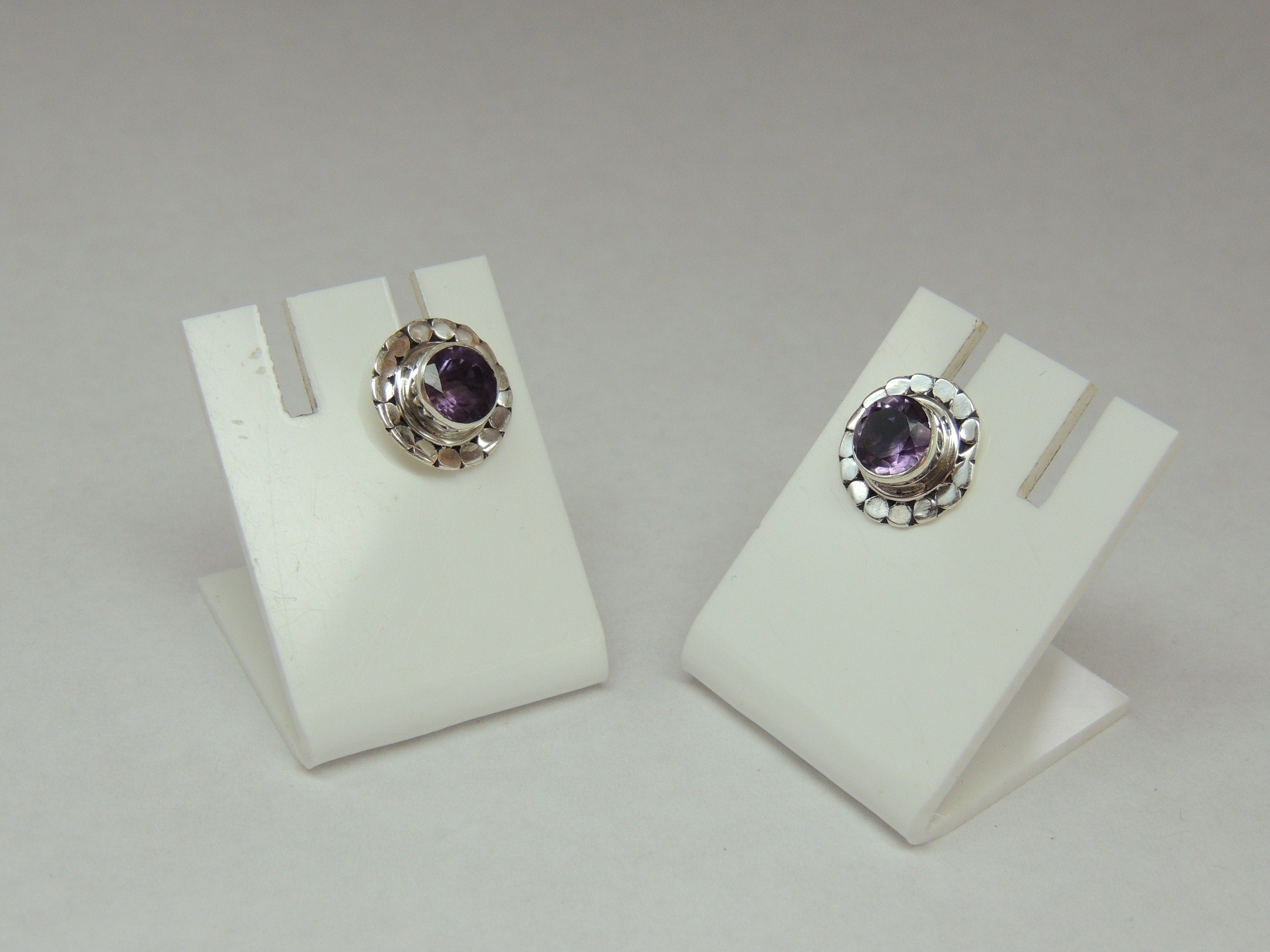 Edle 1,2 Carat leuchtende Amethyst Ohrstecker 925 Silber violetter Edelstien Top