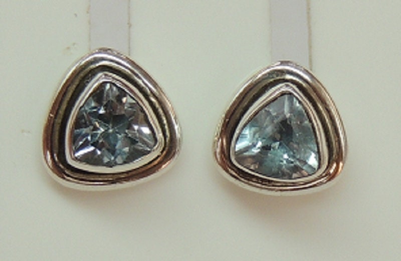 0,84 Carat Blautopas Trillion Ohrstecker 925 Silber blauer Topas Sky blue