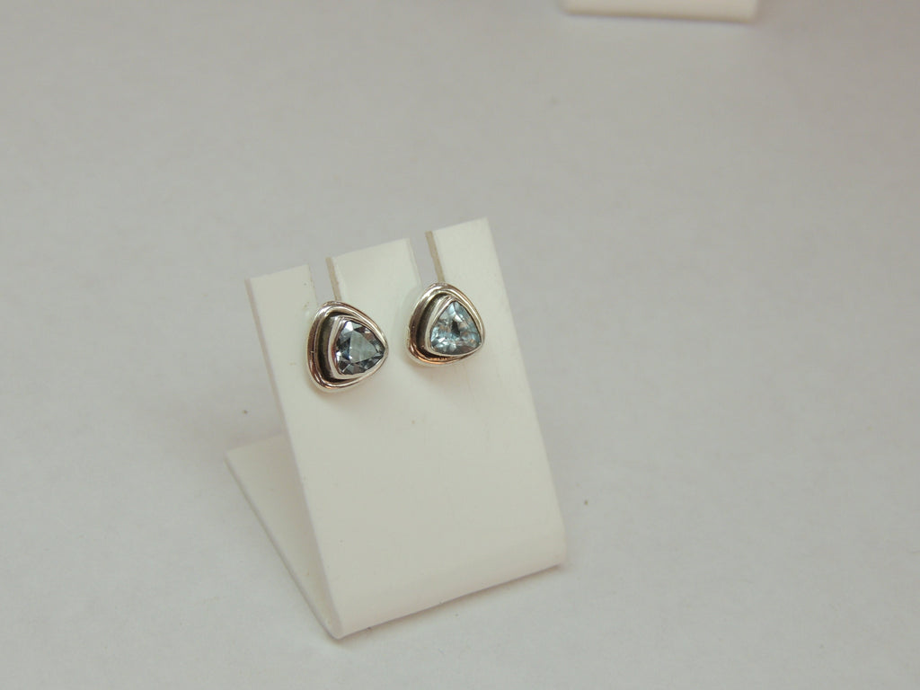 0,84 Carat Blautopas Trillion Ohrstecker 925 Silber blauer Topas Sky blue