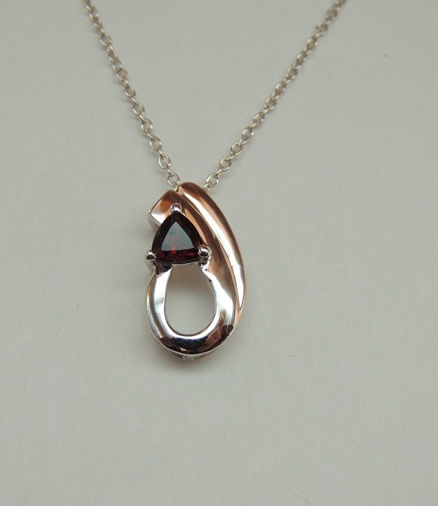 Edler 0,50 Carat Granat Anhanger 925 Silber Collier Kette blutroter Edelstein Trillion