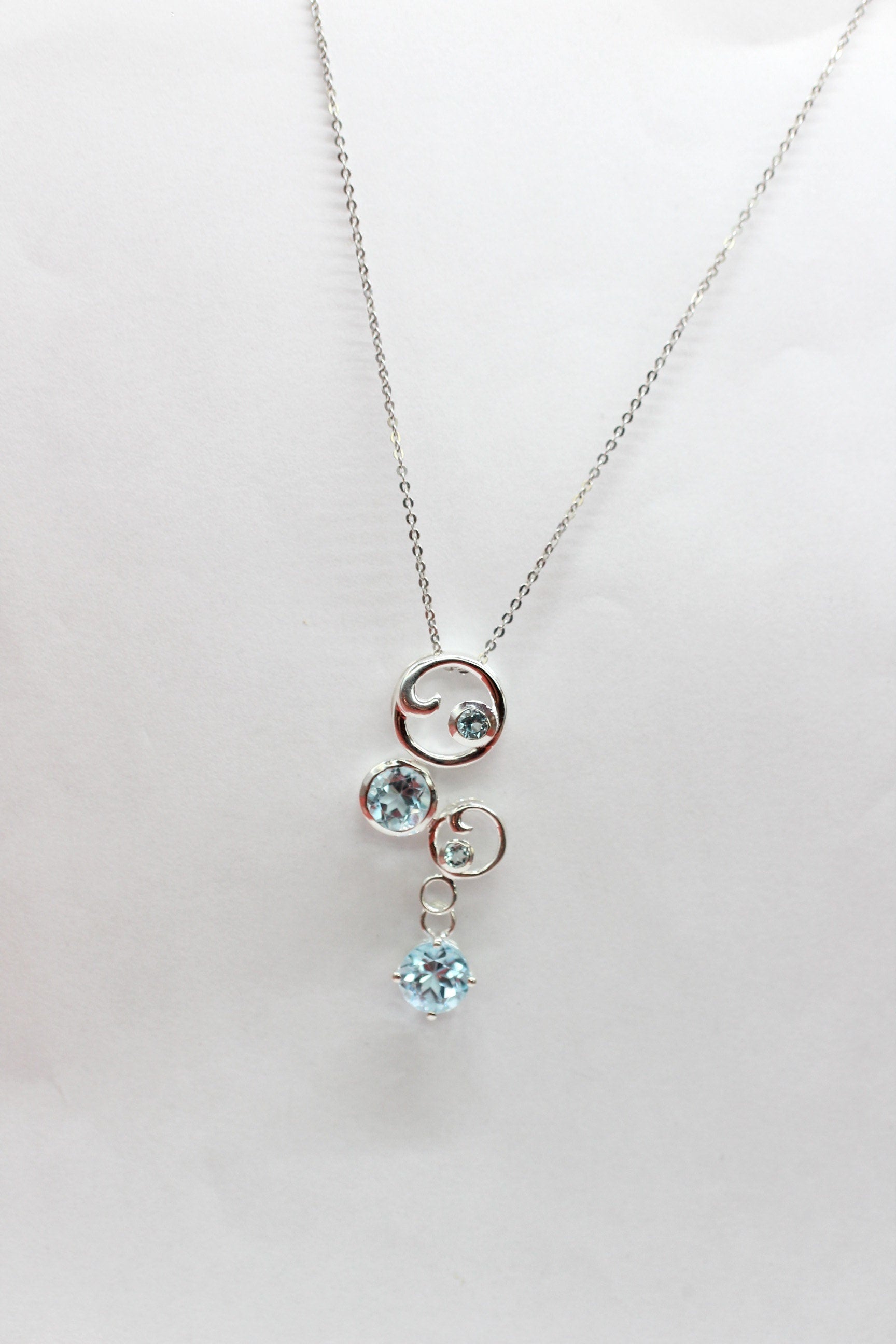 Edler 1,7 Carat Blautopas Anhanger 925 Silber Collier Kette sky blue Topas himmelblau