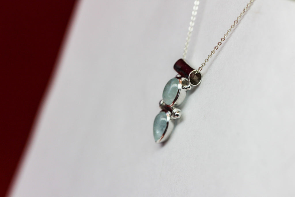 Design pur 2,85 Carat Blautopas Cabochon Anhanger 925 Silber Collier Kette