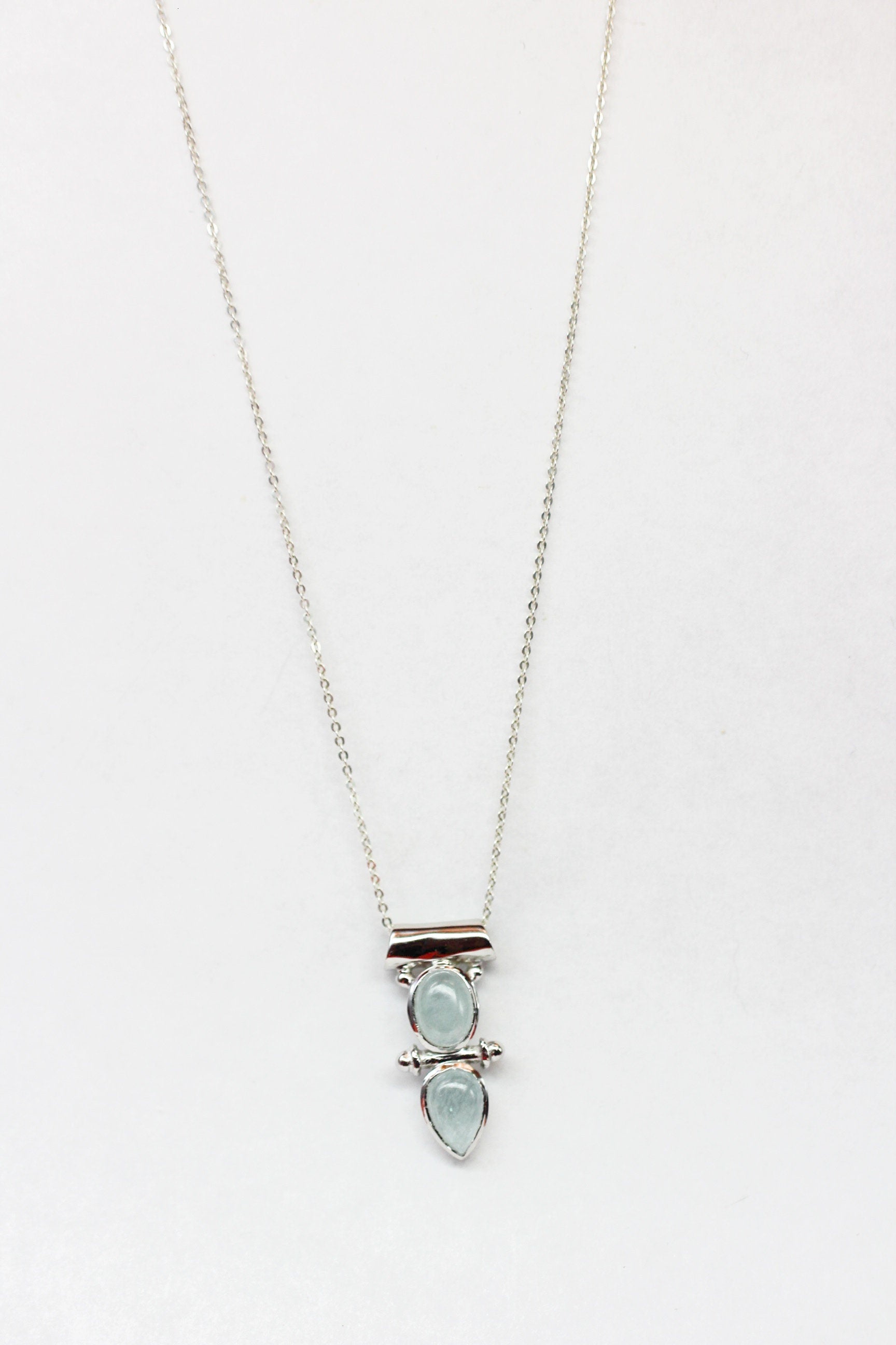 Design pur 2,85 Carat Blautopas Cabochon Anhanger 925 Silber Collier Kette