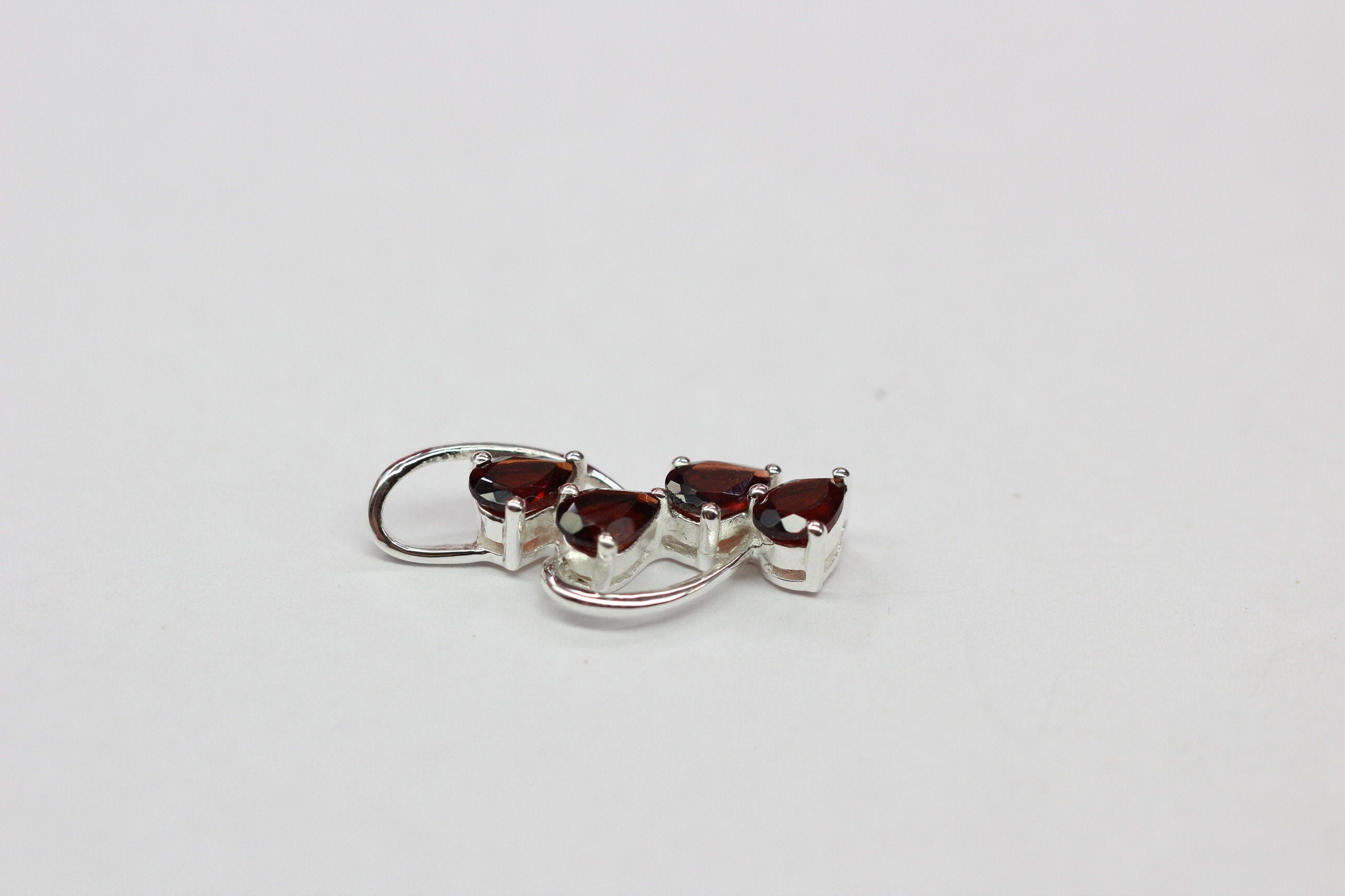 Edler 1,9 Carat edler Granat Anhanger 925 Silber blutroter Edelstein stylisch gut