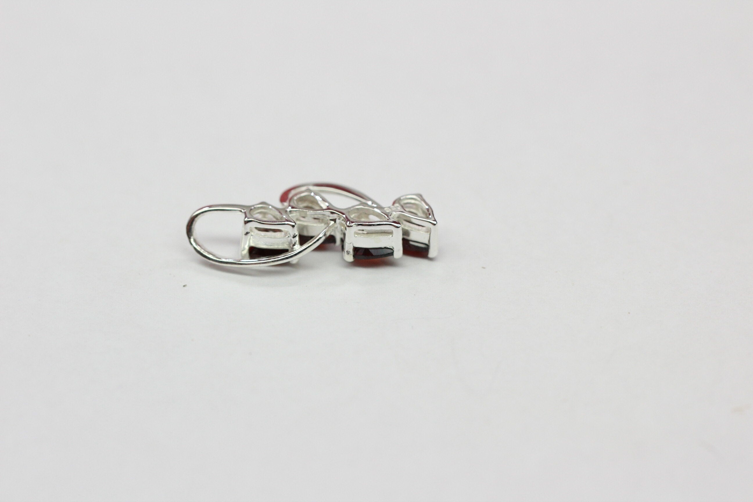Edler 1,9 Carat edler Granat Anhanger 925 Silber blutroter Edelstein stylisch gut