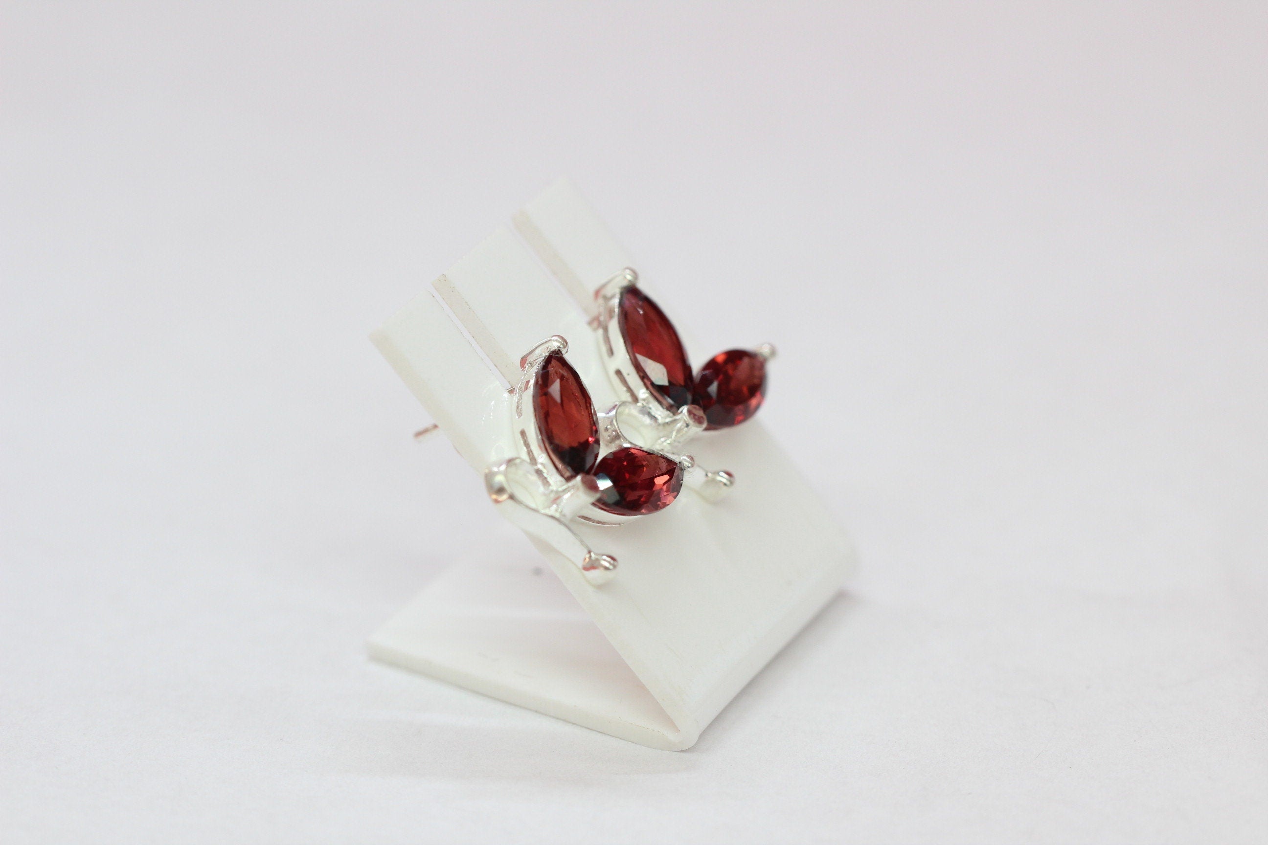 3,77 Carat Designer Granat  925 Silber Design Pur blutroter Edelstein