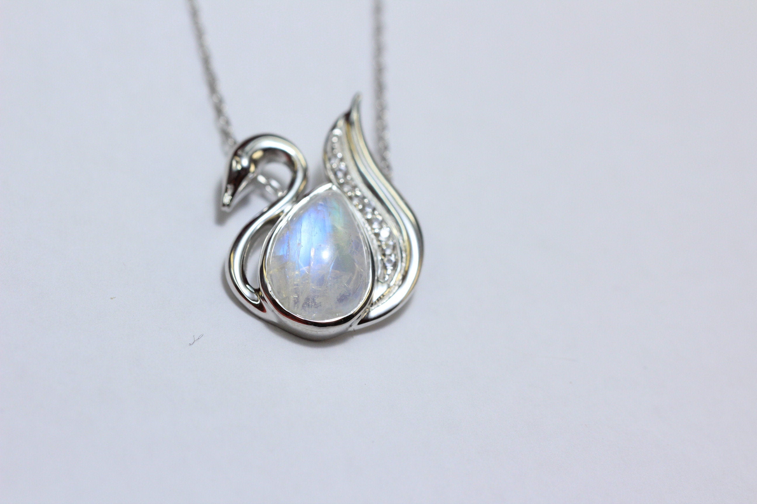 Edler 2,9 Carat  Mondlichttopas Schwanen Anhanger 925 Silber Collier Kette Zirkonia