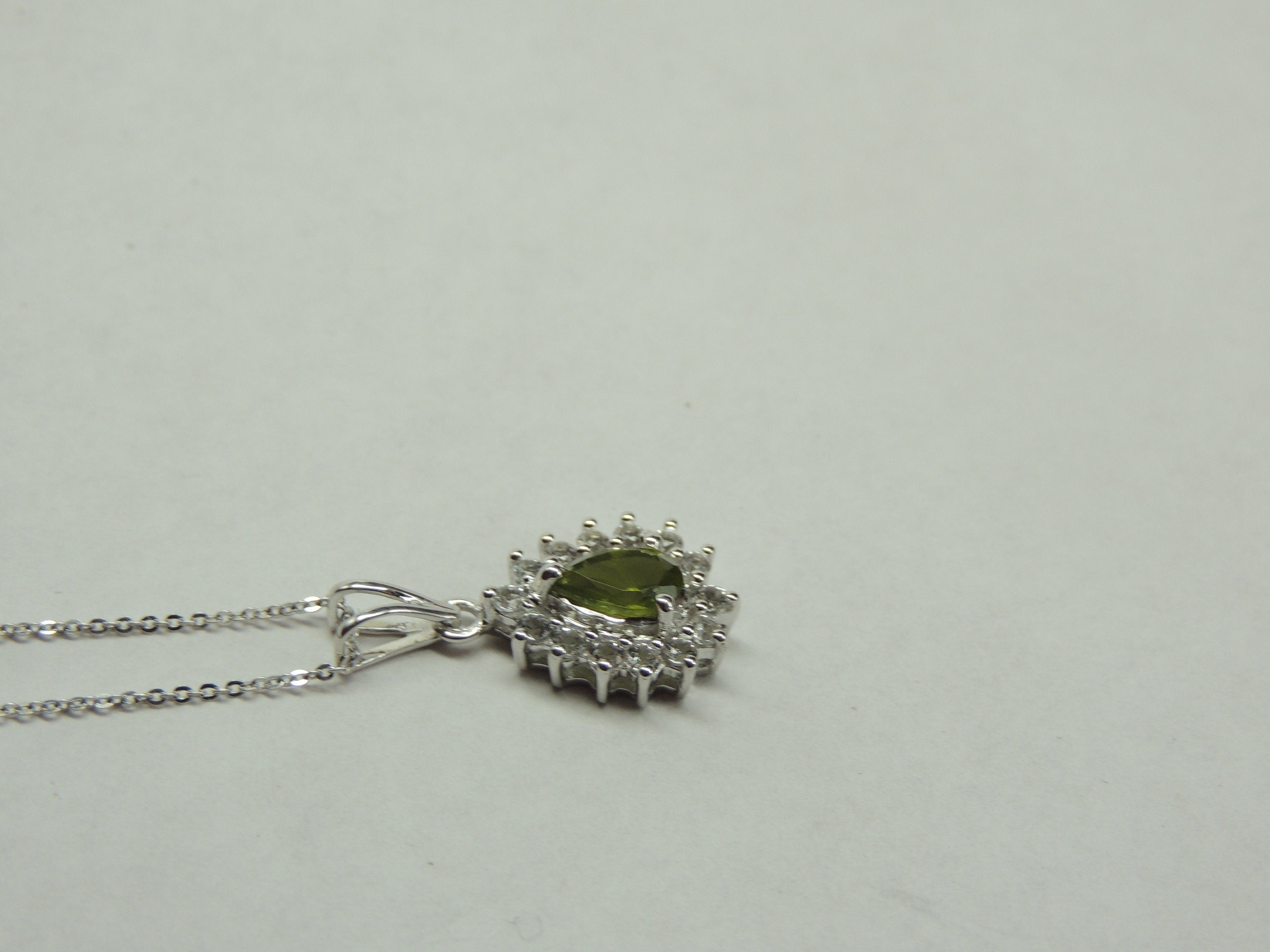 Edler 1,35 Carat maigraner Peridot weisstopas Anhanger 925 Silber Collier Kette