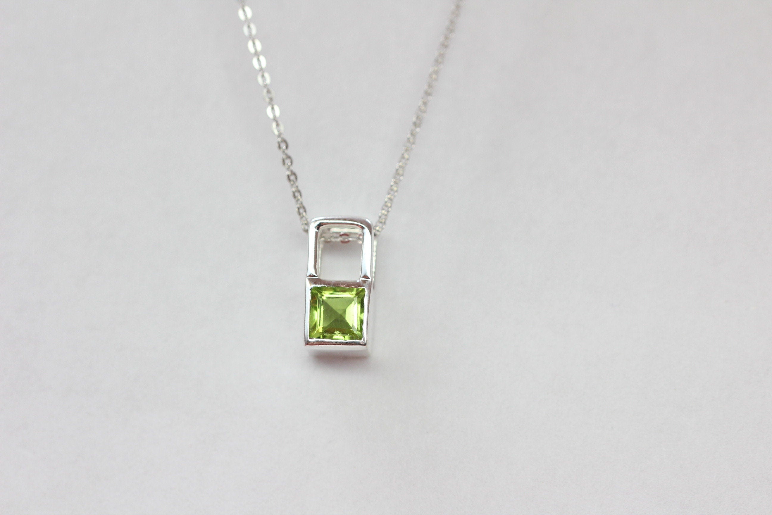 Design pur 0,6 Carat Peridot Anhanger 925 Silber Collier Kette Olivin Designschmuck