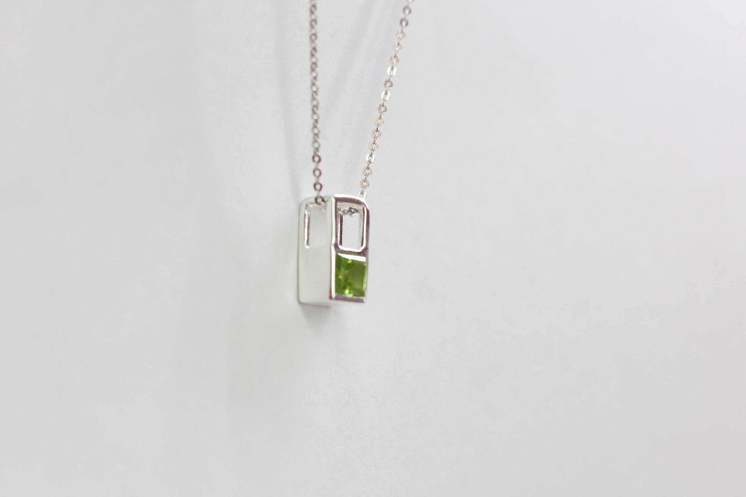 Design pur 0,6 Carat Peridot Anhanger 925 Silber Collier Kette Olivin Designschmuck