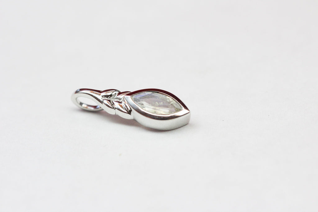 Edler 0,94 Carat Regenbogen Mondstein Anhanger 925 Silber Collier Kette Top
