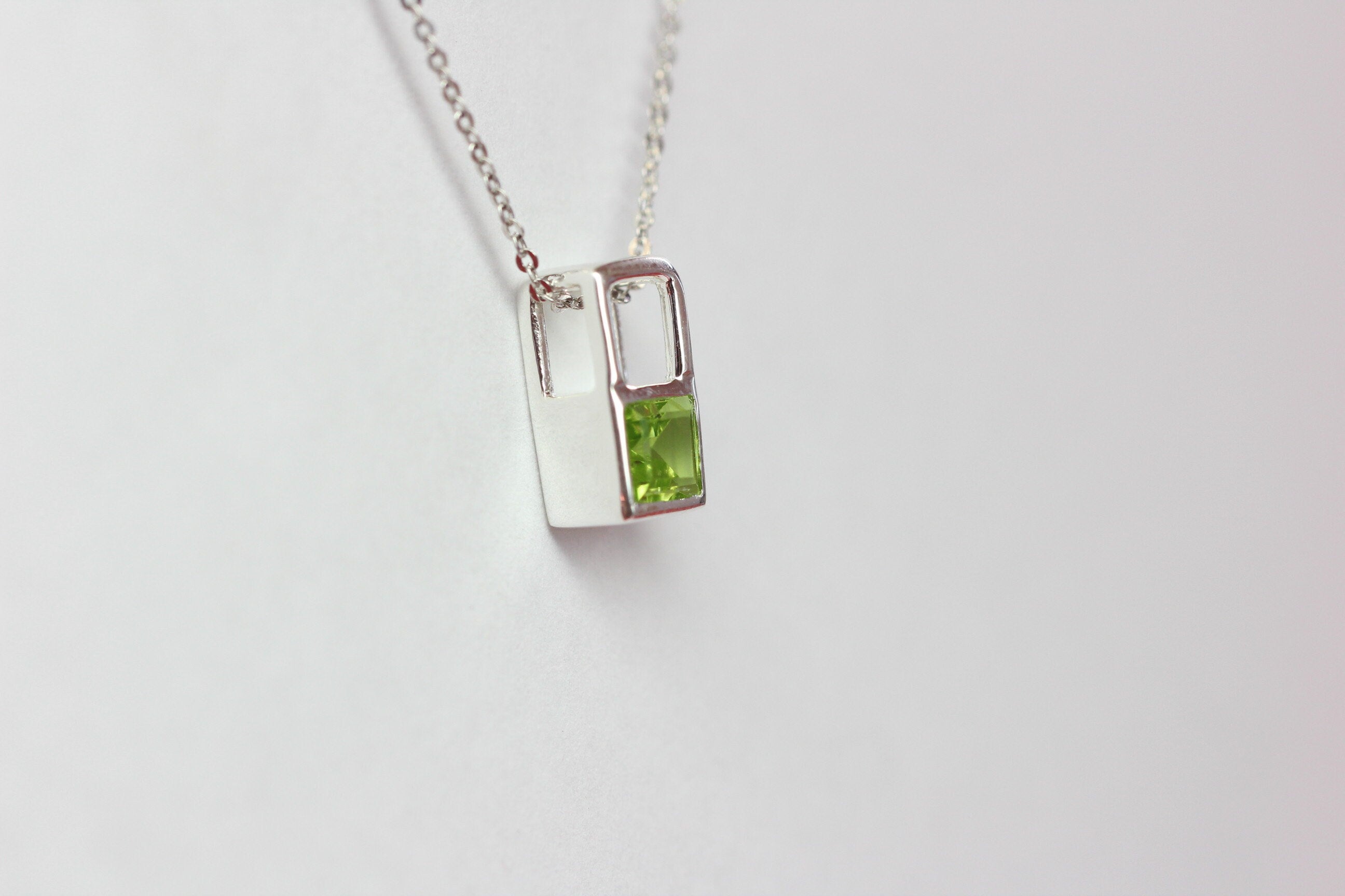 Design pur 0,6 Carat Peridot Anhanger 925 Silber Collier Kette Olivin Designschmuck