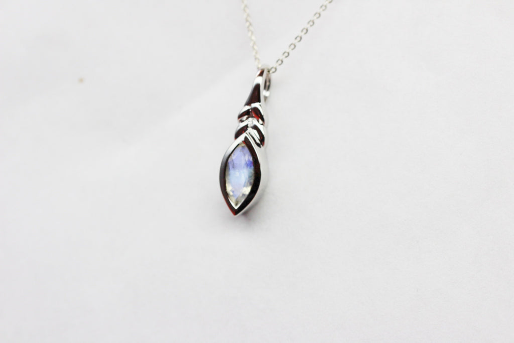 Edler 0,94 Carat Regenbogen Mondstein Anhanger 925 Silber Collier Kette Top