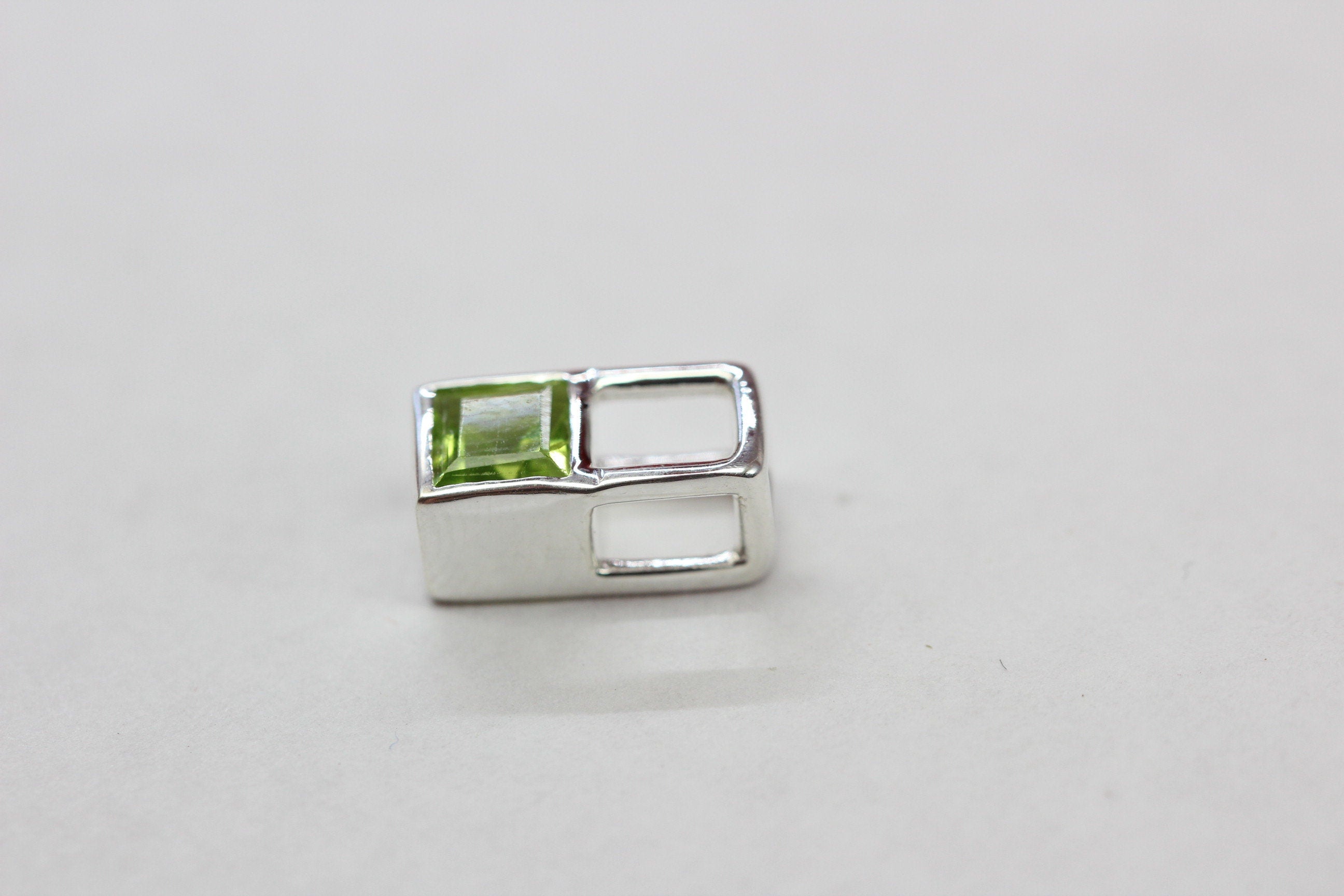 Design pur 0,6 Carat Peridot Anhanger 925 Silber Collier Kette Olivin Designschmuck