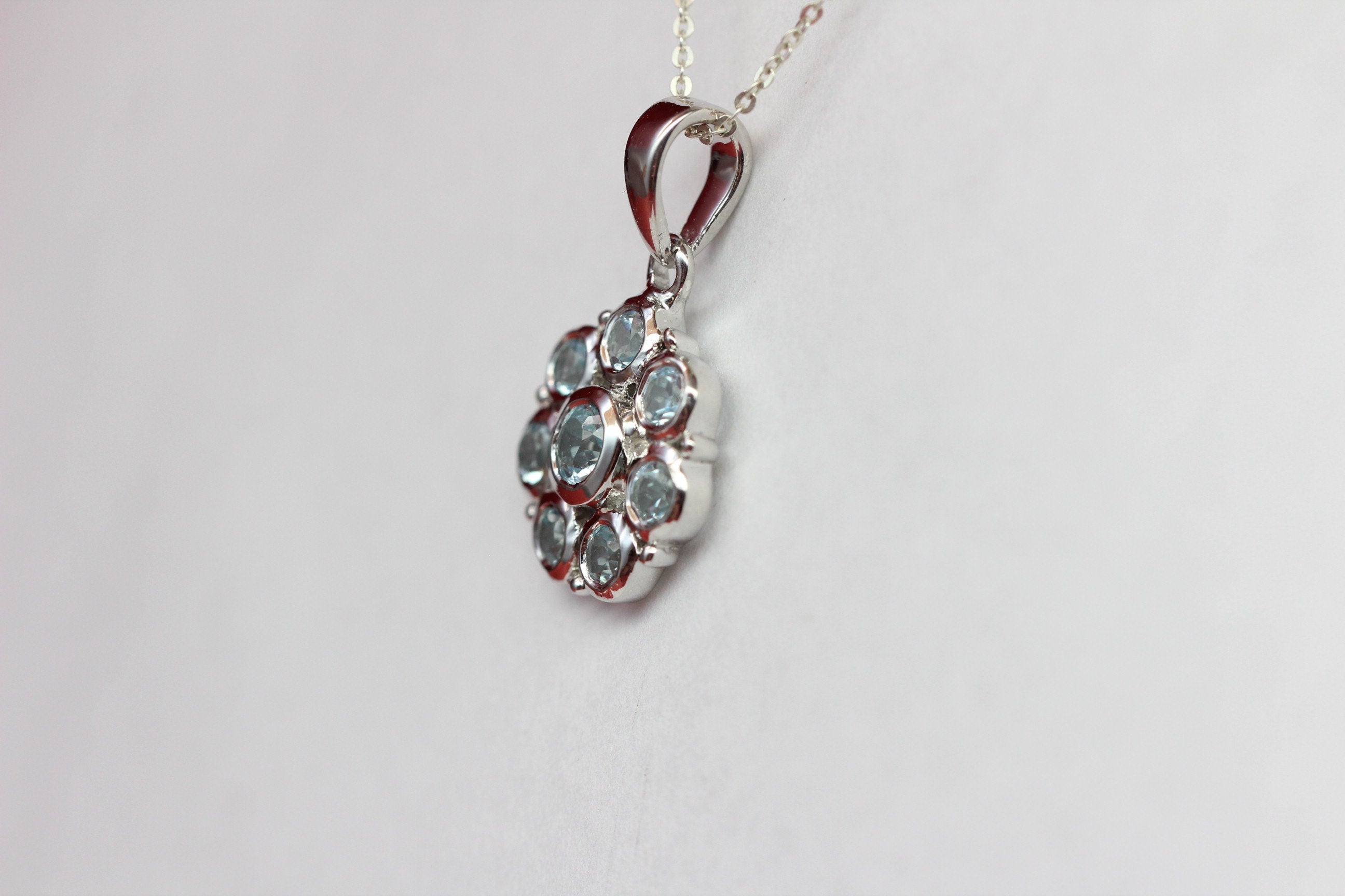 Edler 1,65 Carat Blautopas Blumen Anhanger 925 Silber Blautopas Collier Kette
