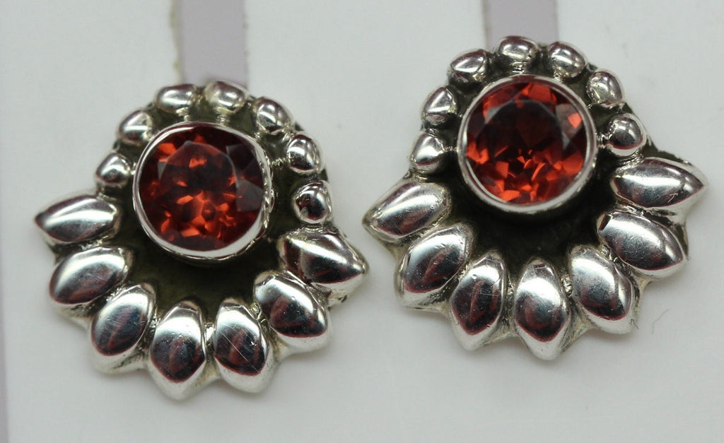 Edle 0,56 Carat Granat Ohrstecker 925 Silber blutroter Edelstein Top Edel