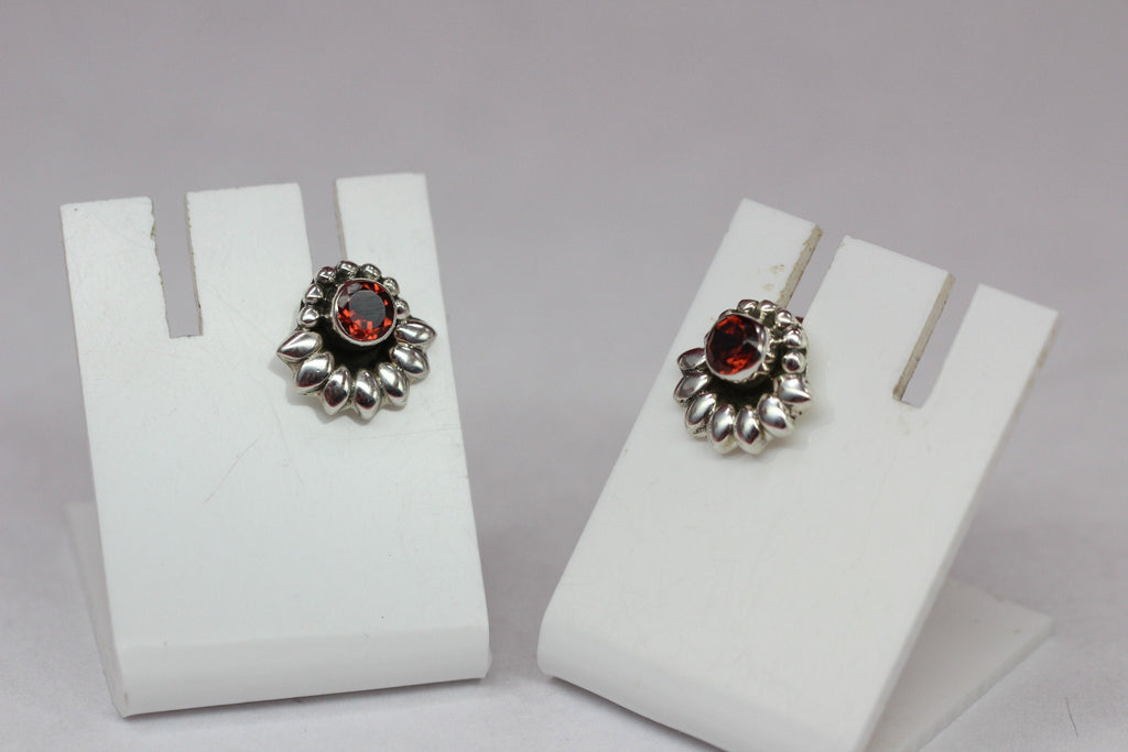 Edle 0,56 Carat Granat Ohrstecker 925 Silber blutroter Edelstein Top Edel