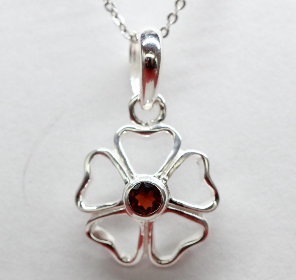 Edler 1,1 Carat Granat Anhanger Kleeblatt 925 Silber Collier Kette Glackssymbol